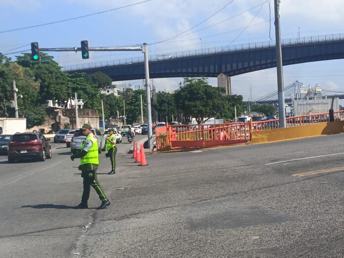 DIGESETT realiza jornada preventiva por uso inadecuado de luces en coordinación con la Policía Preventiva