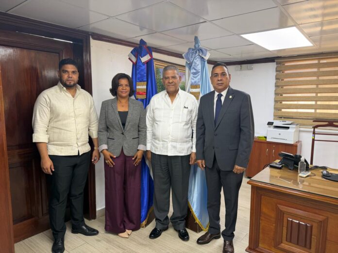Senador Pedro Tineo y gobernadora Rafaela Javier coordinan acciones con el IAD para resolver asentamientos de parceleros en Monte Plata Senador Pedro Tineo y gobernadora Rafaela Javier coordinan acciones con el IAD para resolver asentamientos de parceleros en Monte Plata