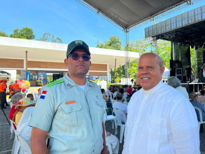 *SACERDOTE ALBERTO RESALTA LABOR DEL DIGESETT EN JARABACOA*