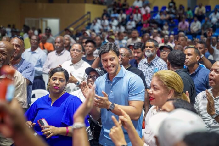 RAYNARDO RODRIGUEZ SOLPRENDE A MAS DE 700 PADRES DEL D.N. CON UN MULTITUDINARIA CELEBRACION POR EL DIAS DE LOS PADRES. RAYNARDO RODRIGUEZ SOLPRENDE A MAS DE 700 PADRES DEL D.N. CON UN MULTITUDINARIA CELEBRACION POR EL DIAS DE LOS PADRES.