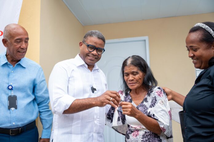 PROPEEP CONSTRUYE Y ENTREGA VIVIENDA DIGNA A DOÑA OLINDA DE 73 AÑOS DE EDAD, EN MANOGUAYABO, QUE LE DEVUELVE FELICIDAD Y TRANQUILIDAD A ESA FAMILIA.
