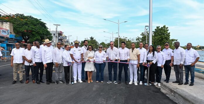 PRESIDENTE LUIS ABINADER CORONA Y EL MINISTRO DE DAVID COLLADO ENTREGAN REMOZADA PLAYA EL FARO EN SAN PEDRO DE MACORIS. PRESIDENTE LUIS ABINADER CORONA Y EL MINISTRO DE DAVID COLLADO ENTREGAN REMOZADA PLAYA EL FARO EN SAN PEDRO DE MACORIS.