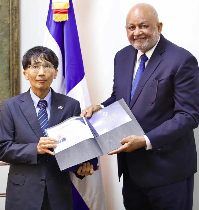 ROBERTO FULCAR SE REUNE CON EMBAJADOR DE JAPON EN REPÚBLICA DOMINICANA. ROBERTO FULCAR SE REUNE CON EMBAJADOR DE JAPON EN REPÚBLICA DOMINICANA.