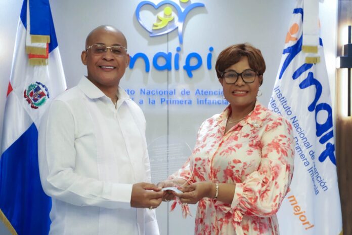 JOSEFA CASTOLLO DIRECTORA DE INAIPI RECIBE RECONOCIMIENTO DURANTE LA SEMANA DE LA ÉTICA 2026. JOSEFA CASTOLLO DIRECTORA DE INAIPI RECIBE RECONOCIMIENTO DURANTE LA SEMANA DE LA ÉTICA 2026.