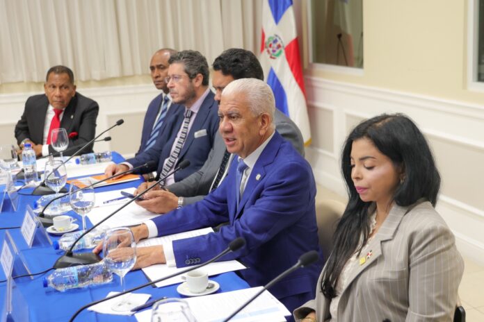 SENADO DE LA REPÚBLICA DOMINICANA IMPURSA DEBATE ANTE LOS CONFLICTOS DE LAS DROGAS.